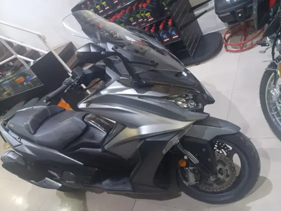 KYMCO AK 550i KYMCO AK 550i
