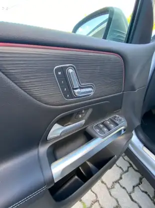 MERCEDES-BENZ-GLB 220-2025
