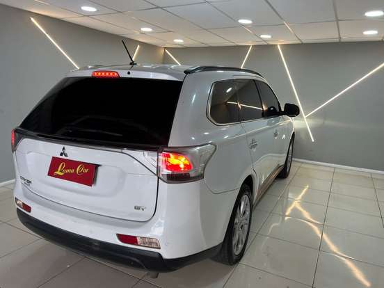 MITSUBISHI-OUTLANDER-2013