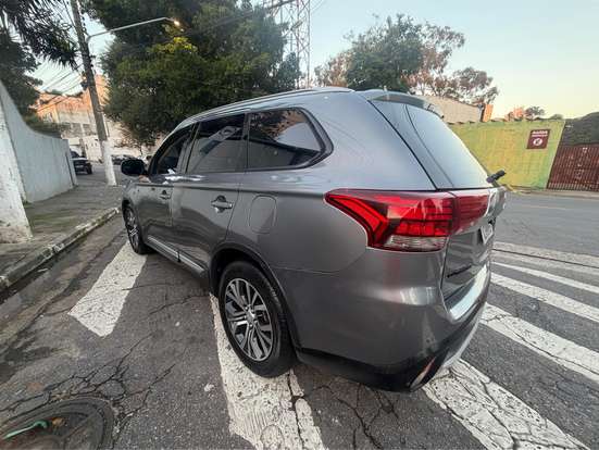 MITSUBISHI-OUTLANDER-2017