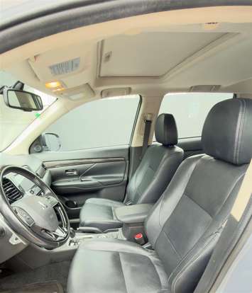 MITSUBISHI-OUTLANDER-2015