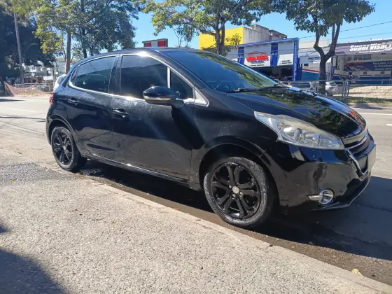PEUGEOT 208 1.6 GRIFFE 16V FLEX 4P AUTOMÁTICO PEUGEOT 208 1.6 GRIFFE 16V FLEX 4P AUTOMÁTICO