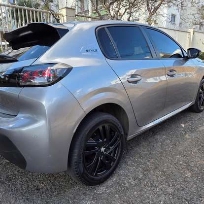 PEUGEOT-208-2023