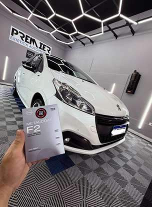 PEUGEOT-208-2017