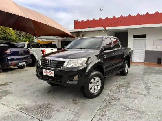 TOYOTA HILUX 2.7 SRV 4X4 CD 16V FLEX 4P AUTOMÁTICO TOYOTA HILUX 2.7 SRV 4X4 CD 16V FLEX 4P AUTOMÁTICO