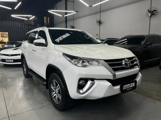 TOYOTA HILUX SW4 2.7 SRV 7 LUGARES 4X2 16V FLEX 4P AUTOMÁTICO TOYOTA HILUX SW4 2.7 SRV 7 LUGARES 4X2 16V FLEX 4P AUTOMÁTICO