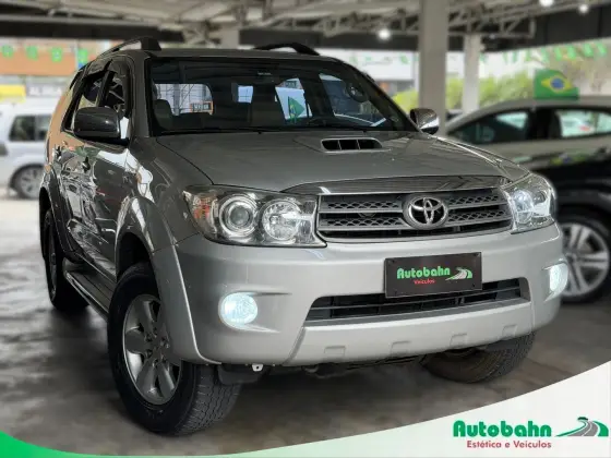 TOYOTA HILUX SW4 3.0 SRV 4X4 7 LUGARES 16V TURBO INTERCOOLER DIESEL 4P AUTOMÁTICO TOYOTA HILUX SW4 3.0 SRV 4X4 7 LUGARES 16V TURBO INTERCOOLER DIESEL 4P AUTOMÁTICO