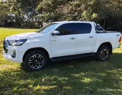 TOYOTA HILUX 2.8 D-4D TURBO DIESEL CD SRV 4X4 AUTOMÁTICO TOYOTA HILUX 2.8 D-4D TURBO DIESEL CD SRV 4X4 AUTOMÁTICO