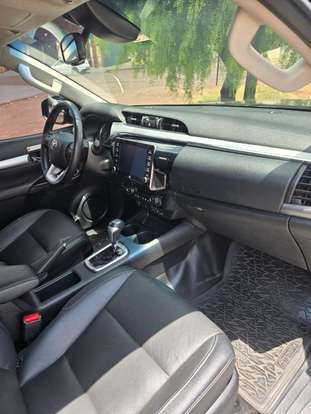 TOYOTA-HILUX-2023