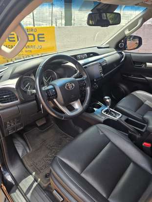 TOYOTA-HILUX-2.8 D-4D TURBO DIESEL CD SRX 4X4 AUTOMÁTICO TOYOTA-HILUX-2023