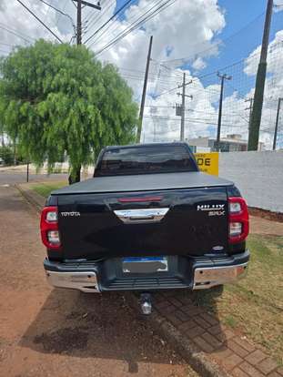 TOYOTA-HILUX-2023