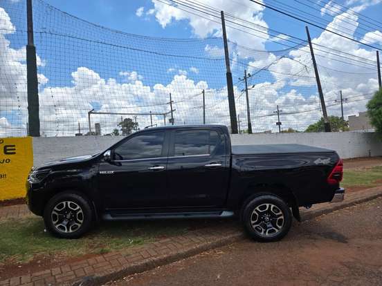 TOYOTA-HILUX-2023