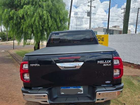 TOYOTA-HILUX-2.8 D-4D TURBO DIESEL CD SRX 4X4 AUTOMÁTICO TOYOTA-HILUX-2023