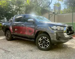 TOYOTA HILUX 2.8 D-4D TURBO DIESEL CD SRV 4X4 AUTOMÁTICO TOYOTA HILUX 2.8 D-4D TURBO DIESEL CD SRV 4X4 AUTOMÁTICO