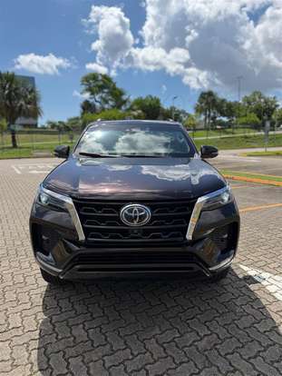 TOYOTA-HILUX SW4-2022