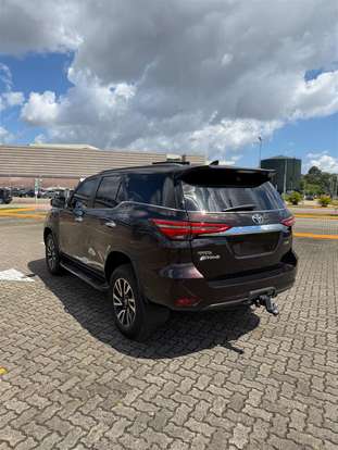 TOYOTA-HILUX SW4-2022