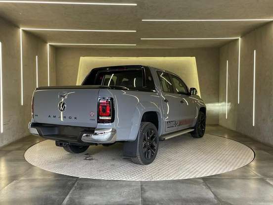 VOLKSWAGEN-AMAROK-2025