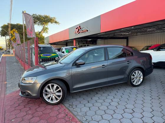 VOLKSWAGEN JETTA 2.0 COMFORTLINE FLEX 4P TIPTRONIC