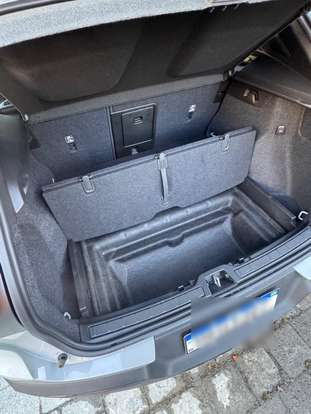 VOLVO-EX40-2025