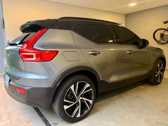 VOLVO-XC40-2018