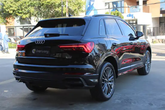 AUDI-Q3-2023