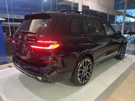 BMW-X7-2025
