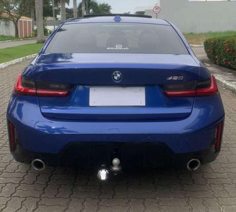BMW-320i-2022