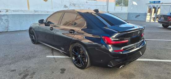 BMW-320i-2021