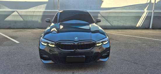 BMW-320i-2021