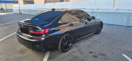 BMW-320i-2021