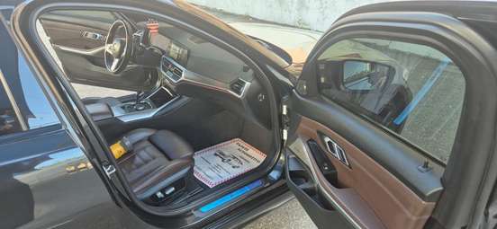 BMW-320i-2021