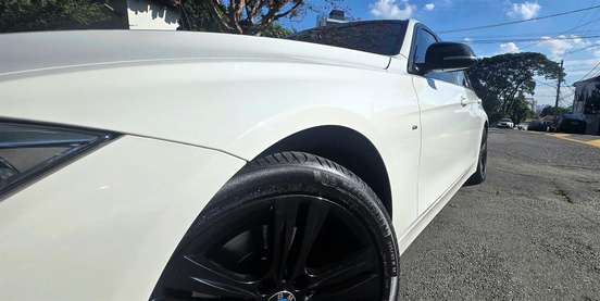 BMW-320i-2012