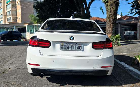 BMW-320i-2012