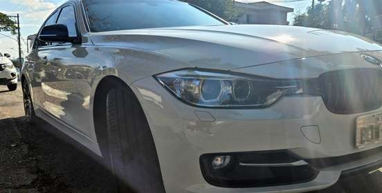 BMW-320i-2012