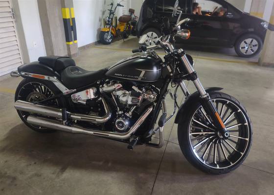HARLEY-DAVIDSON SOFTAIL BREAKOUT 