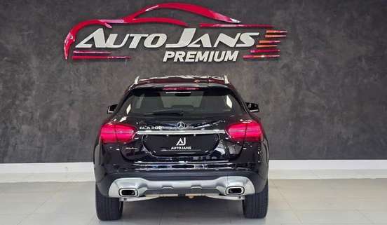 MERCEDES-BENZ-GLA 200-2019