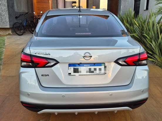 NISSAN-VERSA-2021