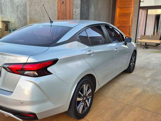 NISSAN-VERSA-2021