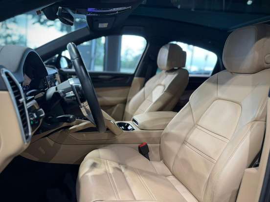 PORSCHE-CAYENNE-2021