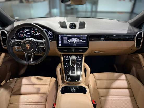 PORSCHE-CAYENNE-2021