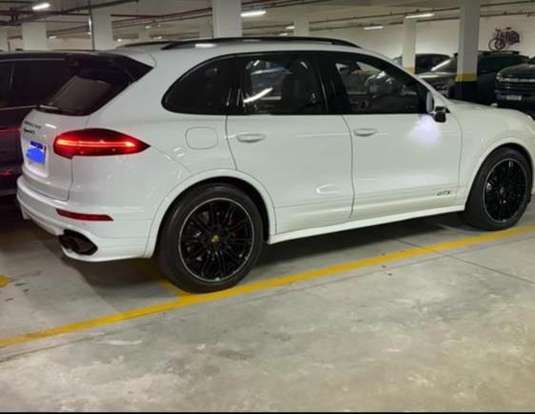 PORSCHE-CAYENNE-2015