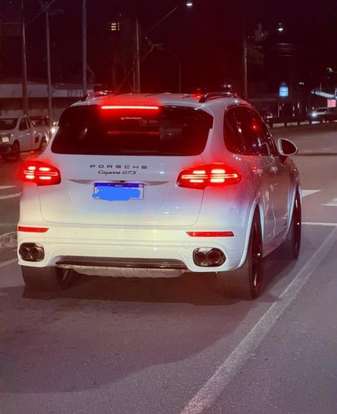 PORSCHE-CAYENNE-2015