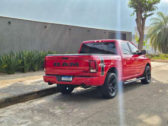 RAM-1500-5.7 V8 GASOLINA LIMITED CD 4X4 AUTOMÁTICO RAM-1500-2023