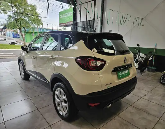 RENAULT-CAPTUR-2017