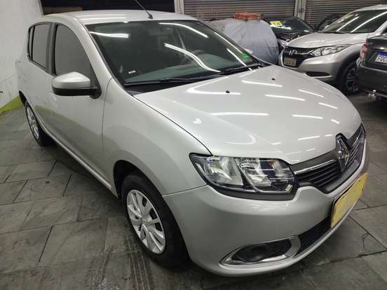 RENAULT-SANDERO-2014