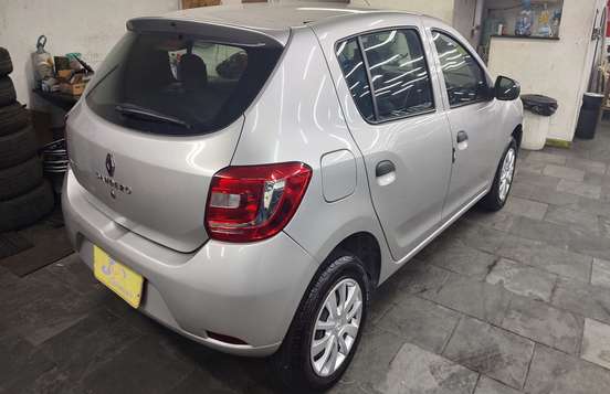 RENAULT-SANDERO-2014