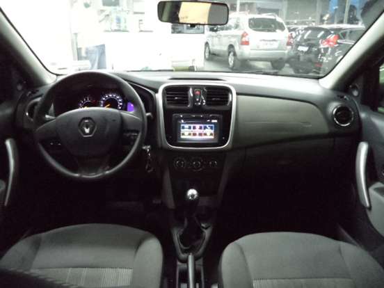 RENAULT-SANDERO-2014