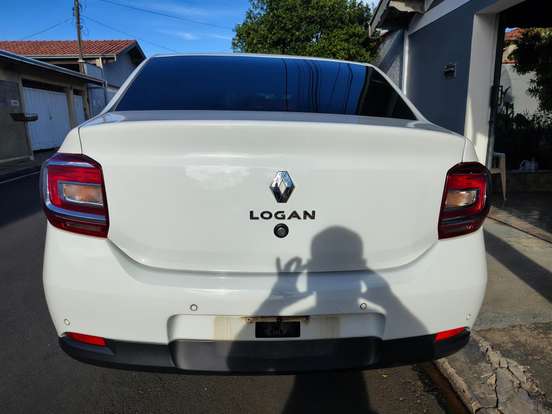RENAULT-LOGAN-2021