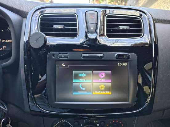 RENAULT-LOGAN-2021