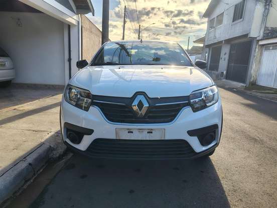 RENAULT-LOGAN-2021